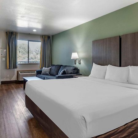 Econo Lodge Portland Airport Экстерьер фото