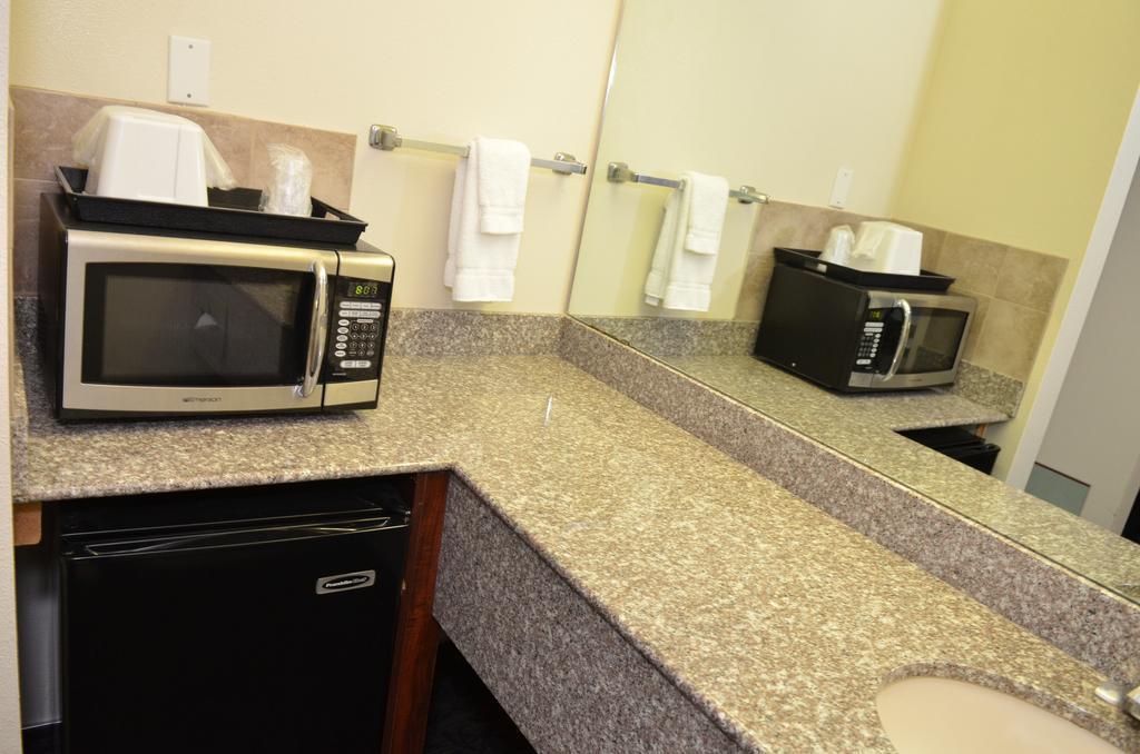 Econo Lodge Portland Airport Экстерьер фото
