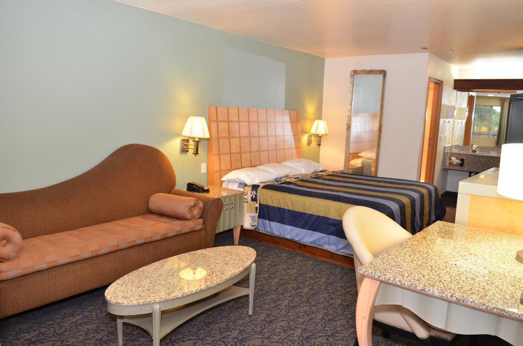 Econo Lodge Portland Airport Экстерьер фото