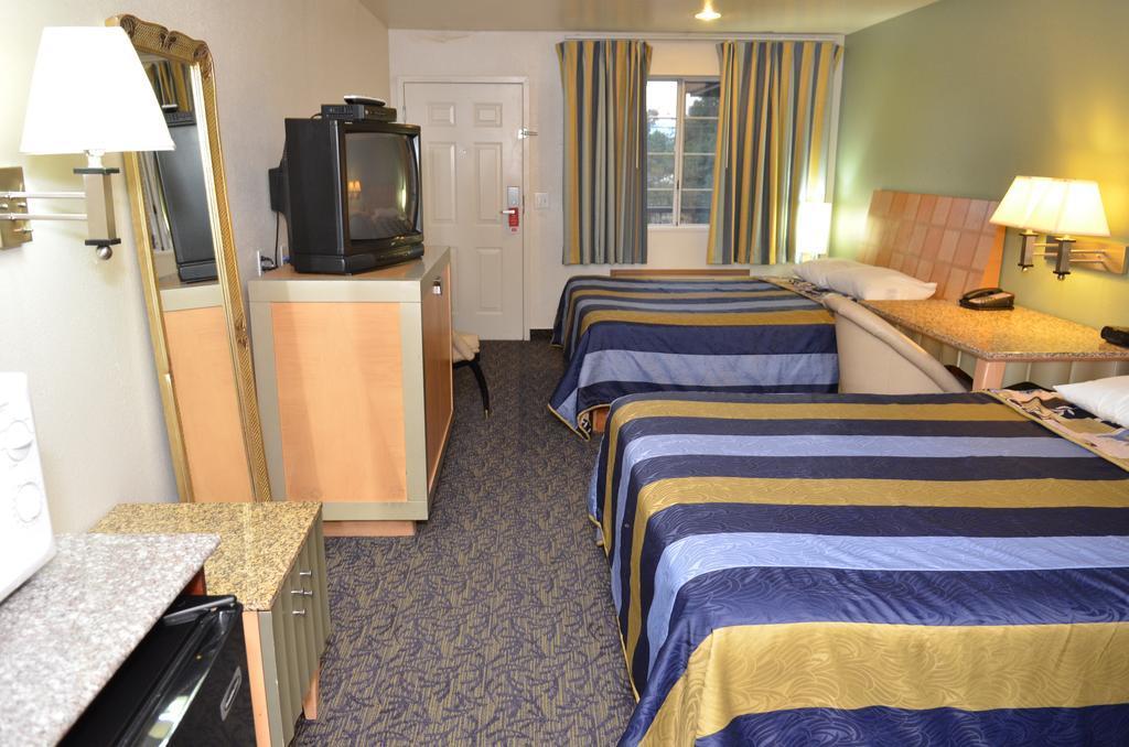 Econo Lodge Portland Airport Экстерьер фото