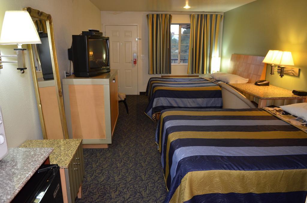 Econo Lodge Portland Airport Экстерьер фото