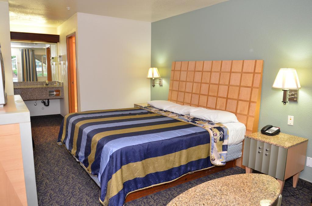 Econo Lodge Portland Airport Экстерьер фото