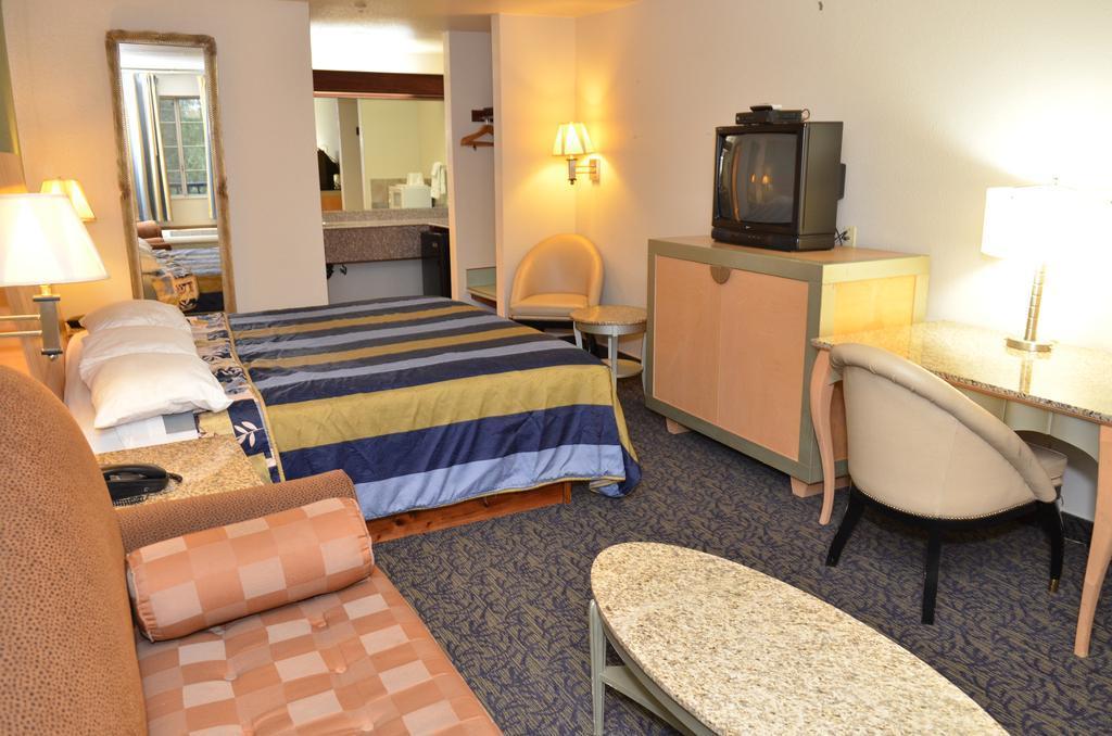 Econo Lodge Portland Airport Экстерьер фото
