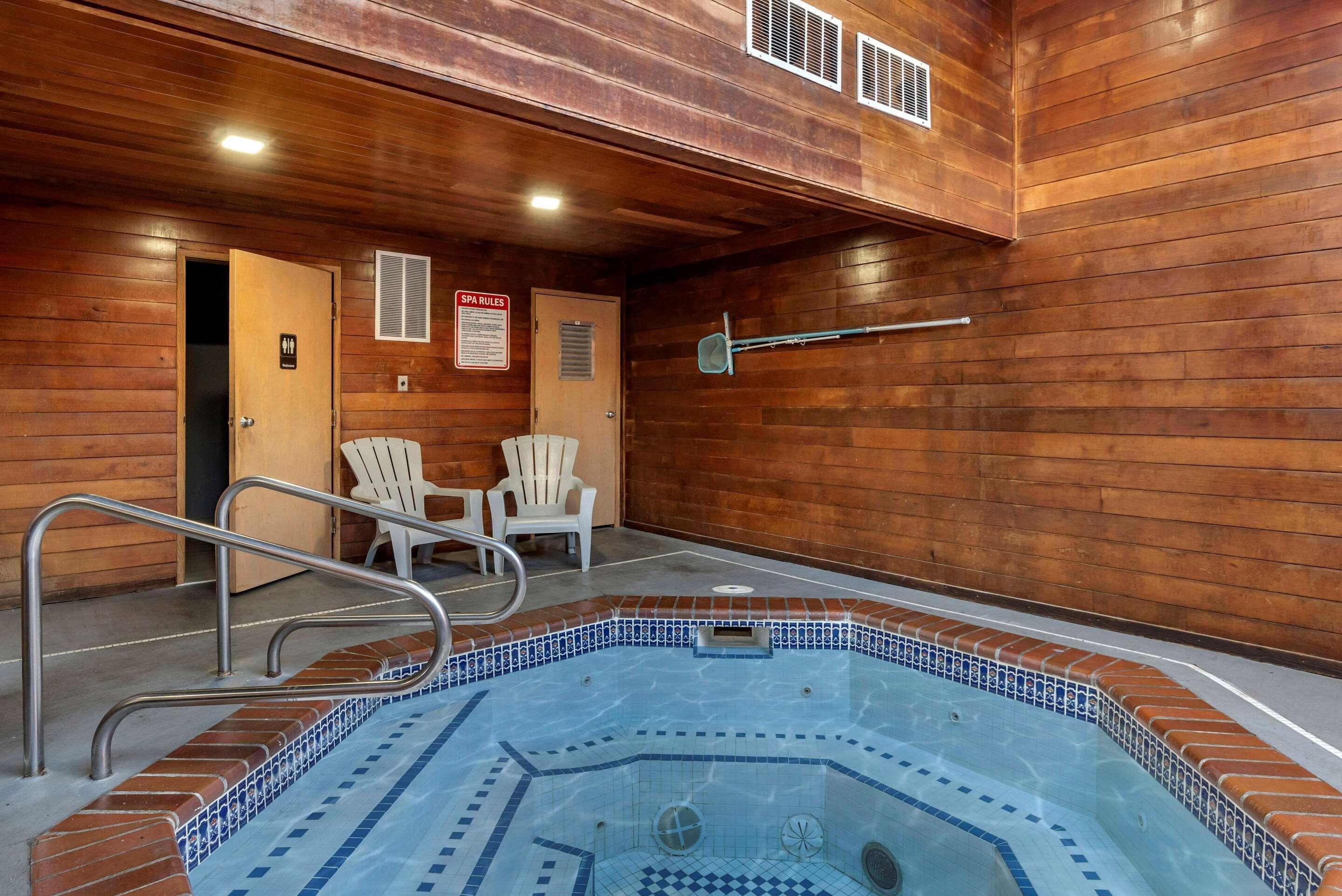 Econo Lodge Portland Airport Экстерьер фото