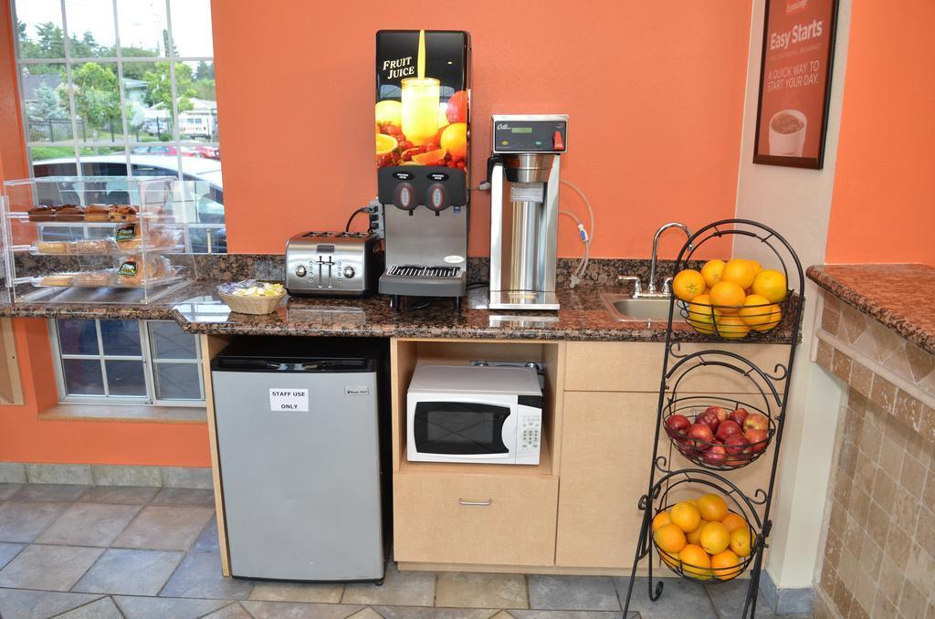 Econo Lodge Portland Airport Экстерьер фото