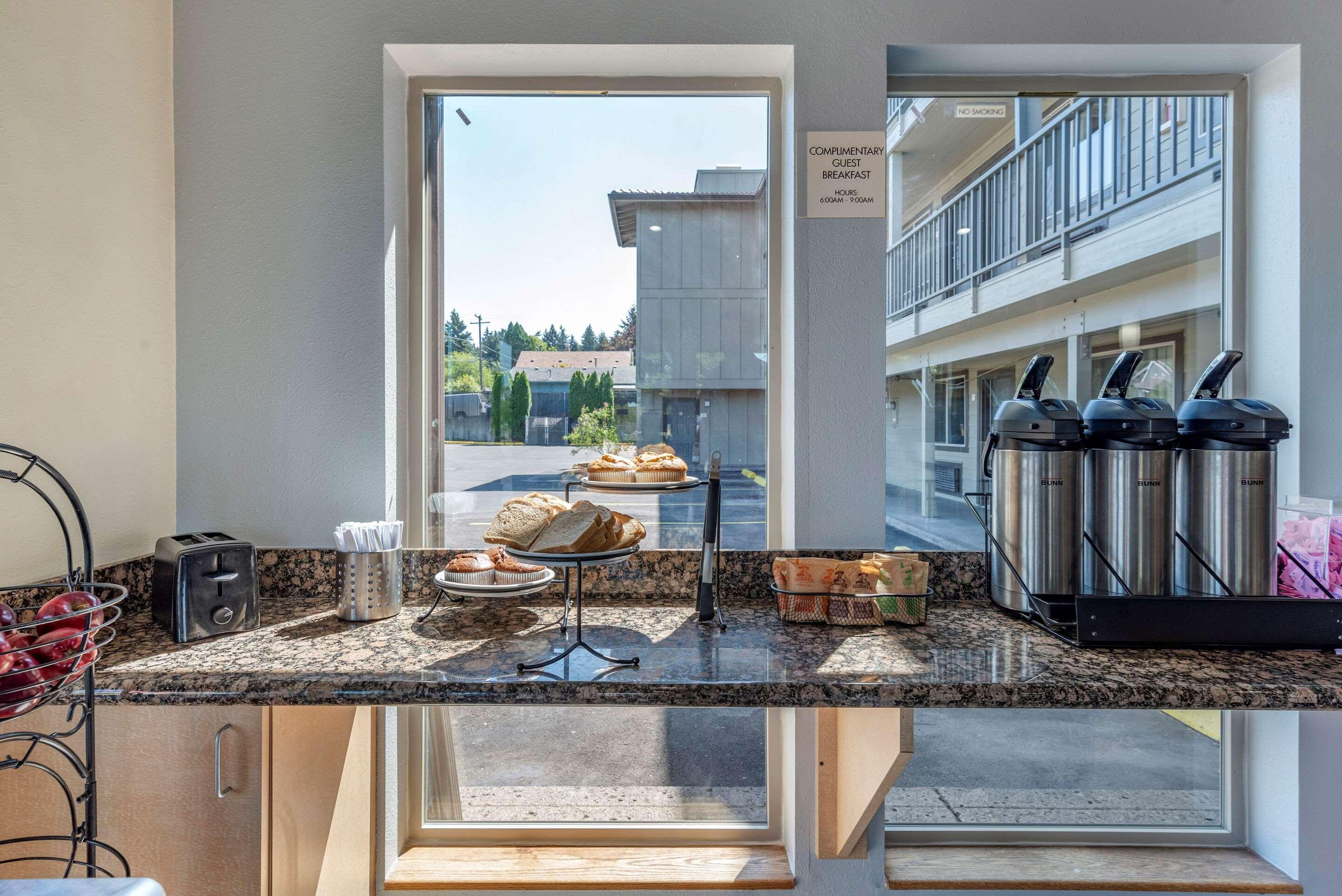 Econo Lodge Portland Airport Экстерьер фото