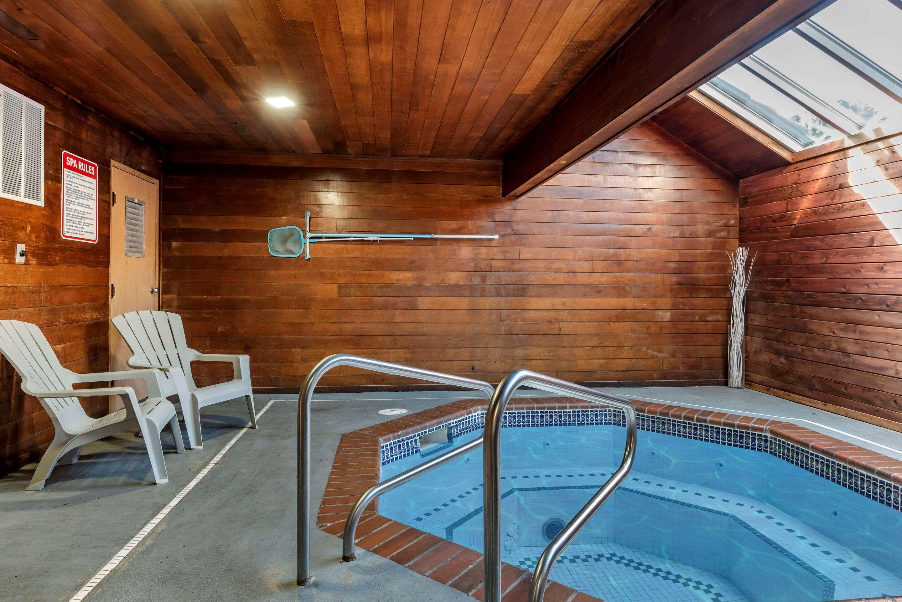Econo Lodge Portland Airport Экстерьер фото