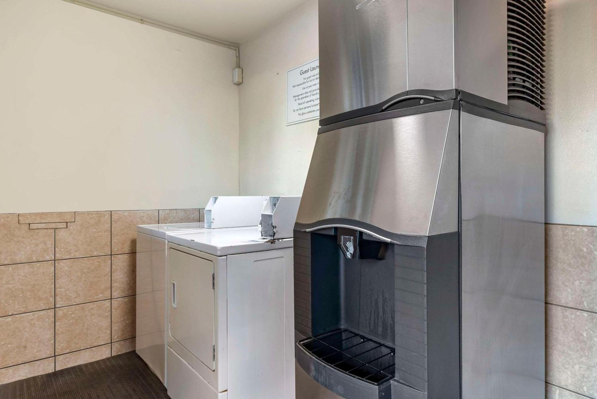 Econo Lodge Portland Airport Экстерьер фото