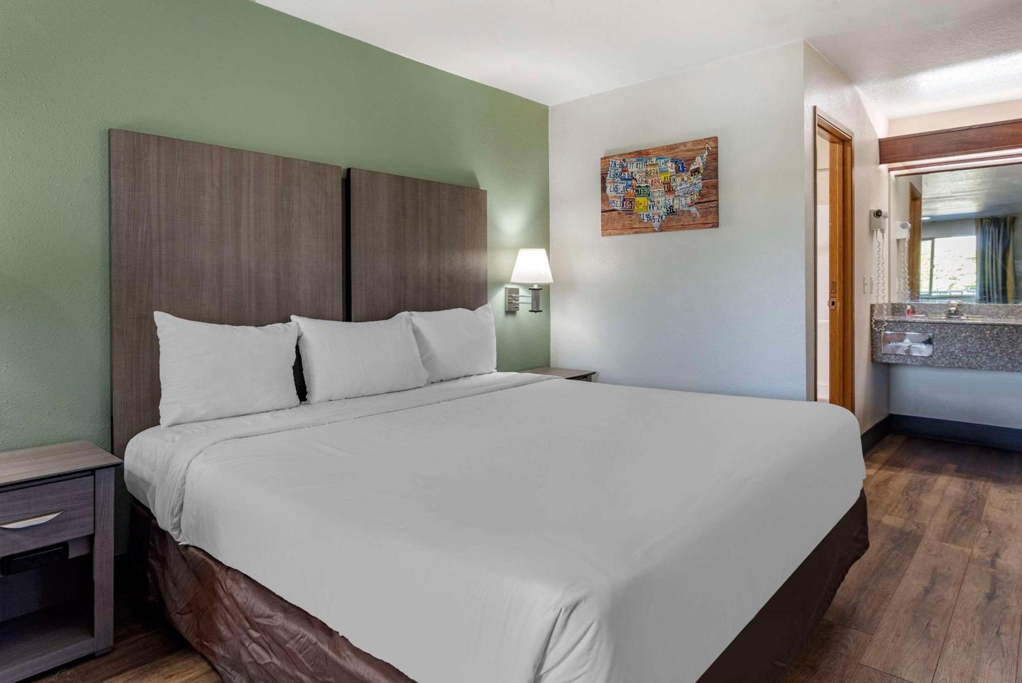 Econo Lodge Portland Airport Экстерьер фото