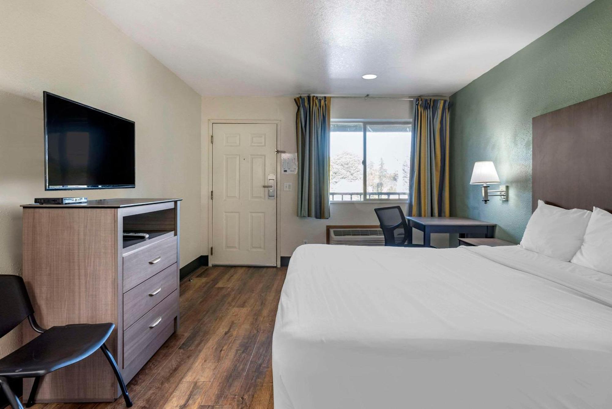 Econo Lodge Portland Airport Экстерьер фото