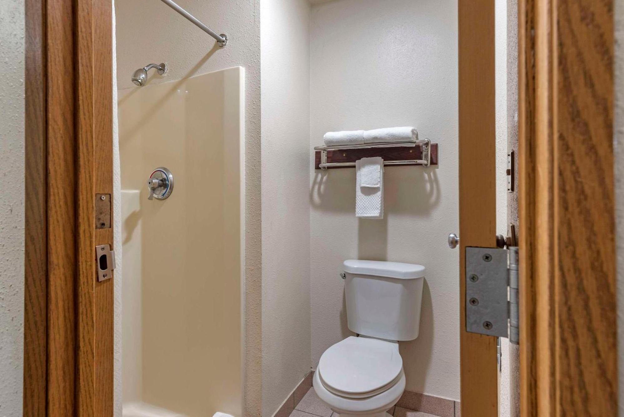 Econo Lodge Portland Airport Экстерьер фото