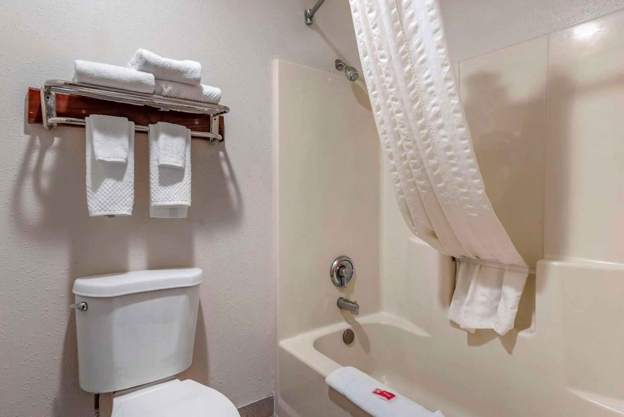 Econo Lodge Portland Airport Экстерьер фото