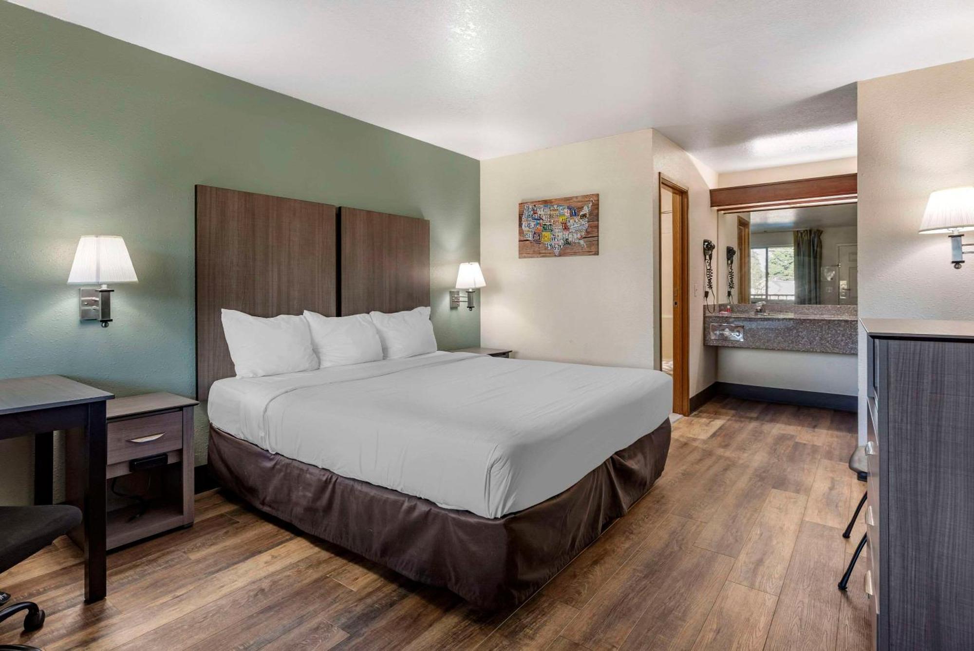 Econo Lodge Portland Airport Экстерьер фото