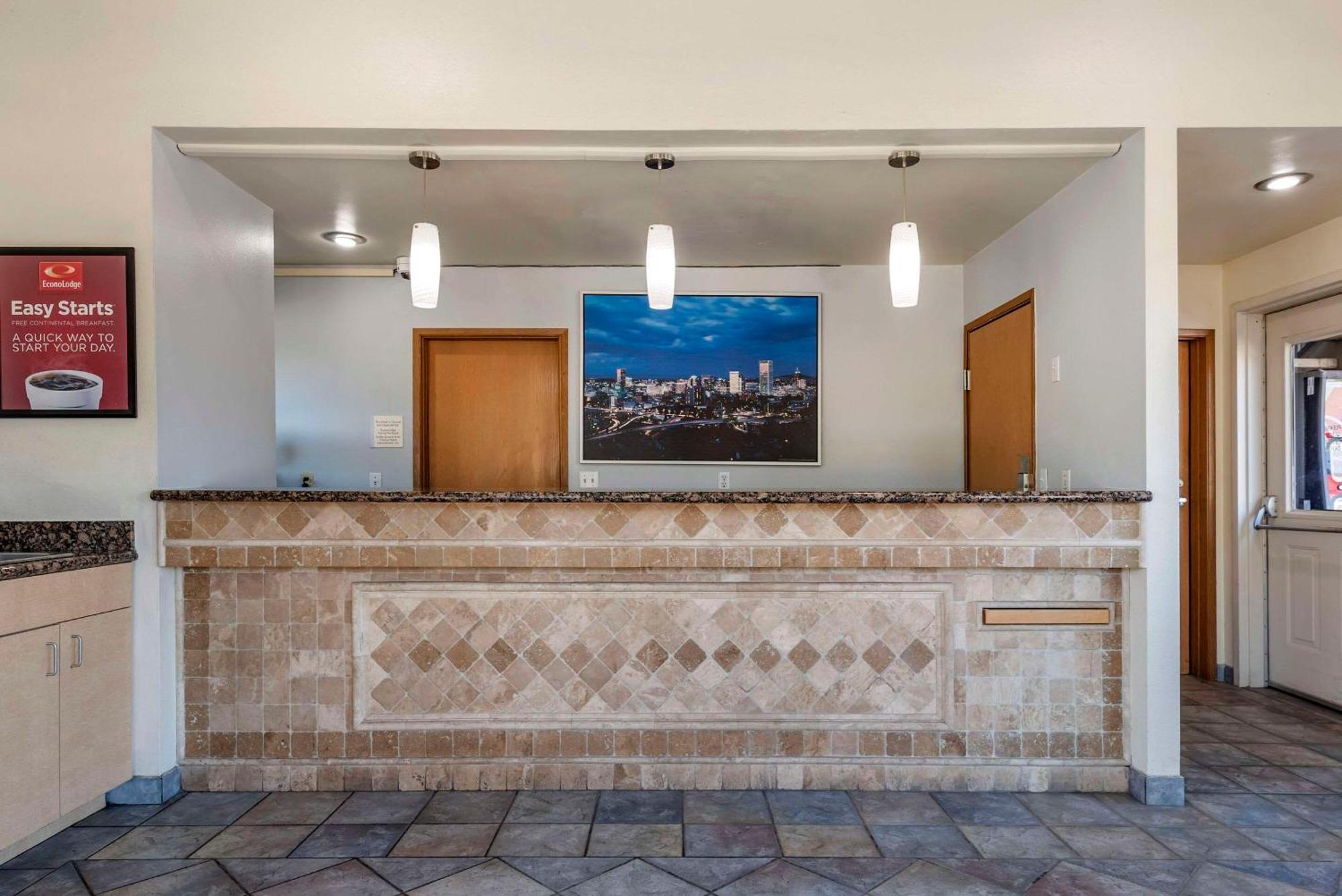 Econo Lodge Portland Airport Экстерьер фото